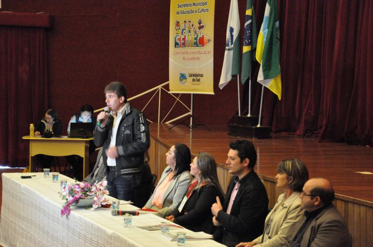 Vereadores participam da Conferência Municipal de Educação