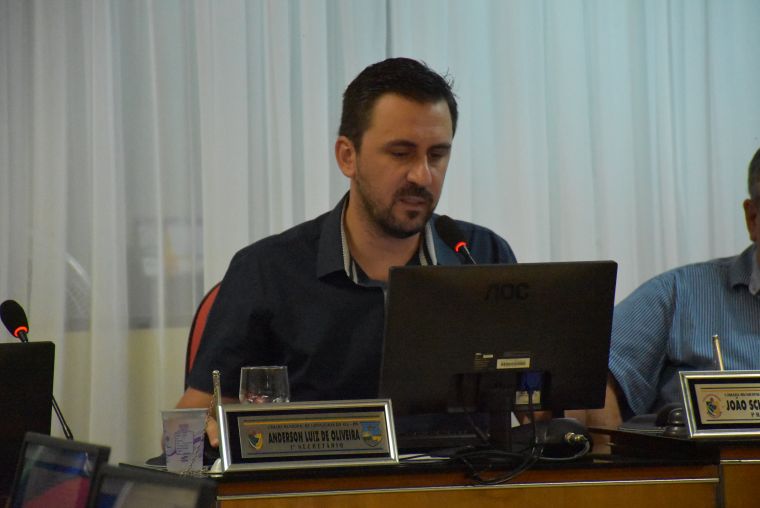 Anderson de Oliveira solicita informações acerca de Programas de Habitação